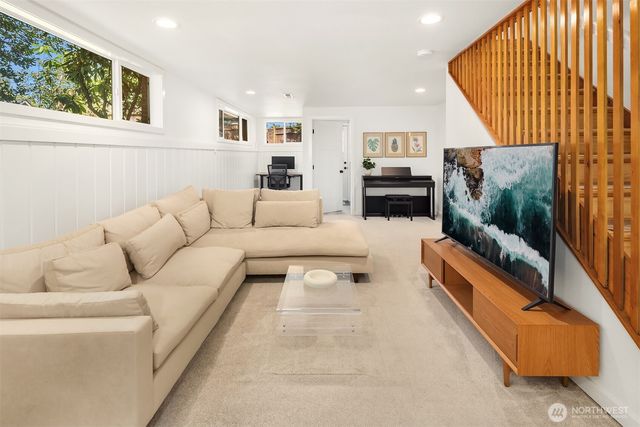 2502 NE 68th Street, Seattle, WA 98115
