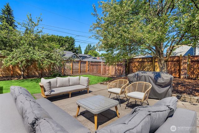 2502 NE 68th Street, Seattle, WA 98115
