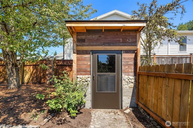 2502 NE 68th Street, Seattle, WA 98115