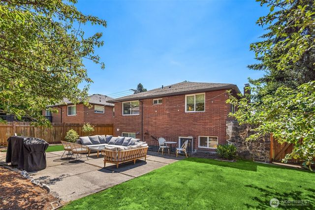 2502 NE 68th Street, Seattle, WA 98115