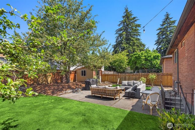 2502 NE 68th Street, Seattle, WA 98115