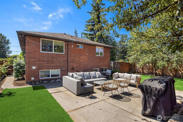 2502 NE 68th Street, Seattle, WA 98115