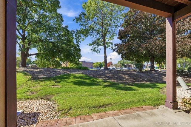 1654 Dover Court A, Wheaton, IL 60189