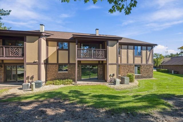 1654 Dover Court A, Wheaton, IL 60189