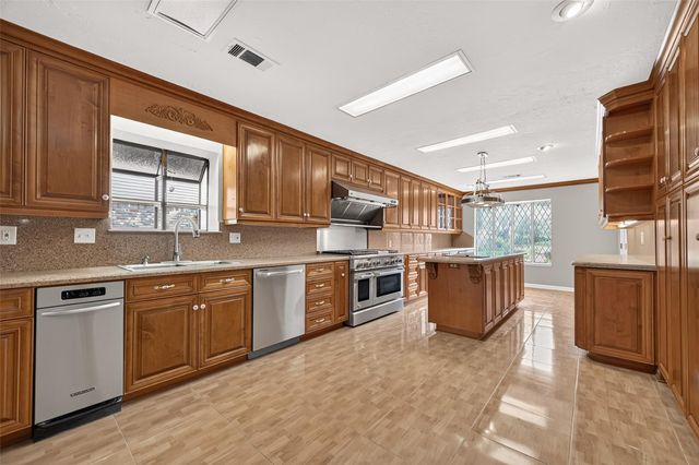 16806 Deep Pines Drive, Spring, TX 77379