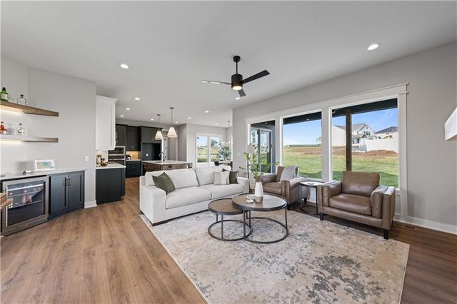 16933 W 172nd Terrace, Olathe, KS 66062