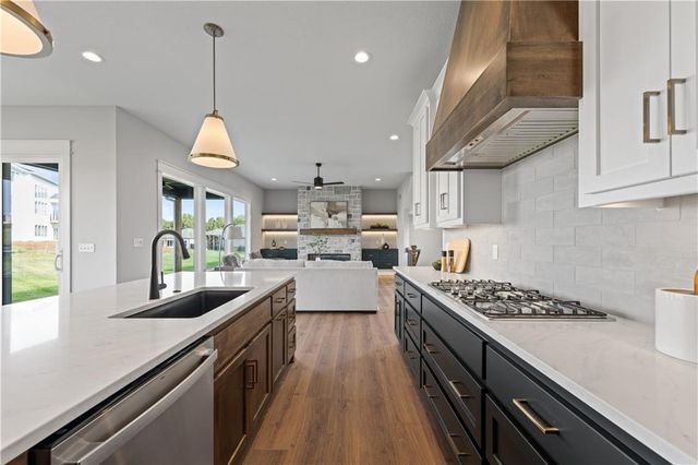 16933 W 172nd Terrace, Olathe, KS 66062