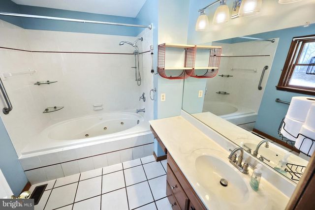 13525 CENTER RD, Stewartstown, PA 17363