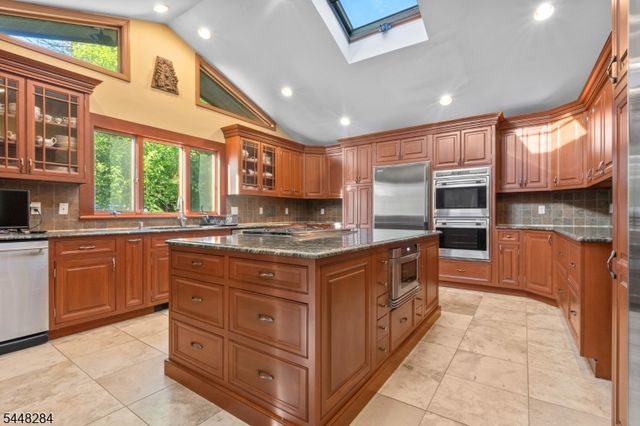 8 Cracco Ln, Wayne Twp., NJ 07470