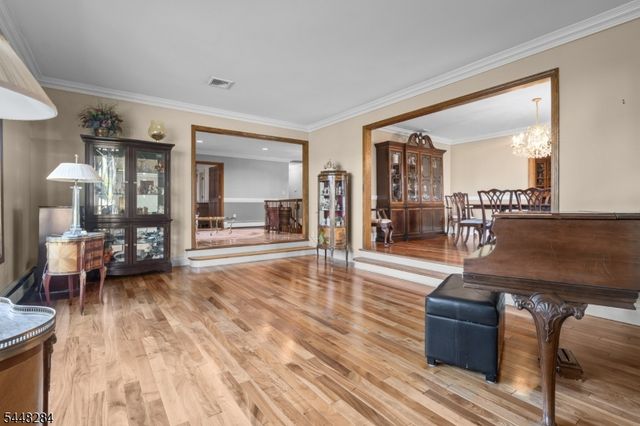 8 Cracco Ln, Wayne Twp., NJ 07470