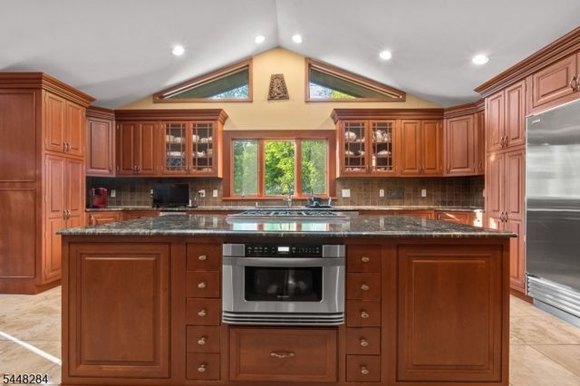8 Cracco Ln, Wayne Twp., NJ 07470