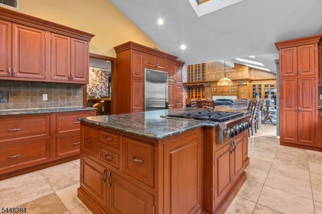 8 Cracco Ln, Wayne Twp., NJ 07470