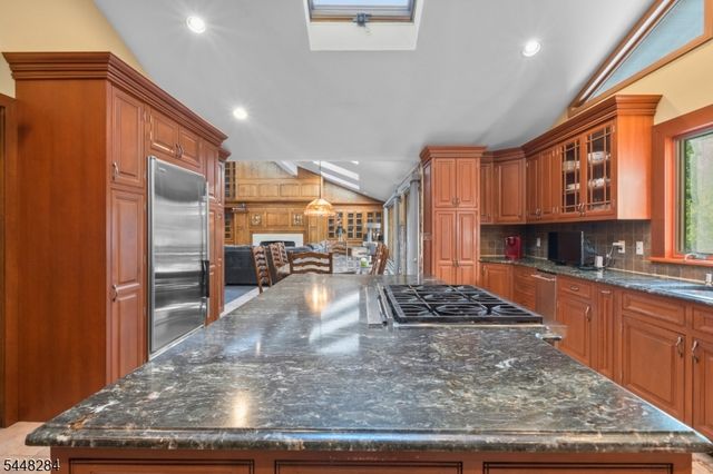 8 Cracco Ln, Wayne Twp., NJ 07470