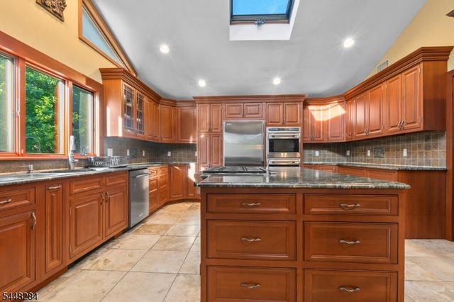 8 Cracco Ln, Wayne Twp., NJ 07470