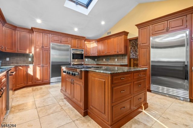 8 Cracco Ln, Wayne Twp., NJ 07470