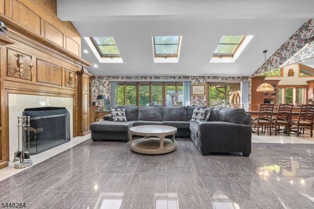 8 Cracco Ln, Wayne Twp., NJ 07470