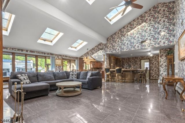 8 Cracco Ln, Wayne Twp., NJ 07470