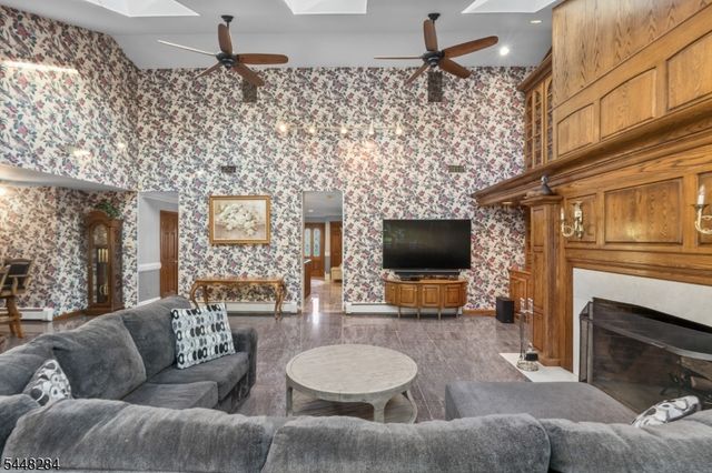 8 Cracco Ln, Wayne Twp., NJ 07470