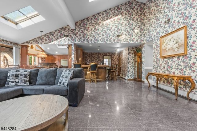 8 Cracco Ln, Wayne Twp., NJ 07470