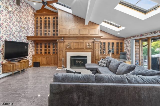 8 Cracco Ln, Wayne Twp., NJ 07470