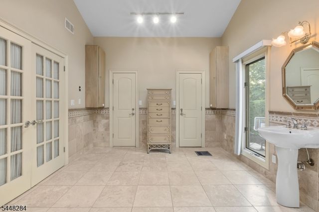 8 Cracco Ln, Wayne Twp., NJ 07470