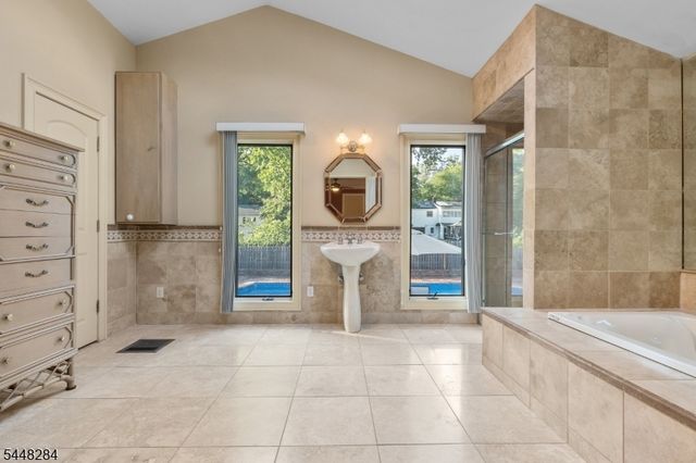 8 Cracco Ln, Wayne Twp., NJ 07470