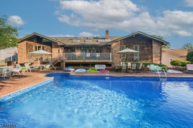 8 Cracco Ln, Wayne Twp., NJ 07470