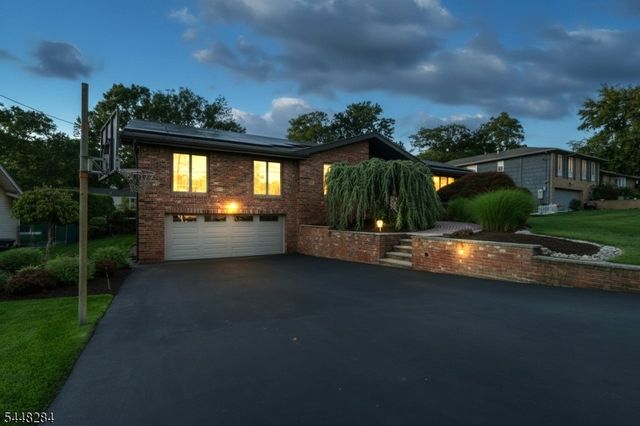 8 Cracco Ln, Wayne Twp., NJ 07470