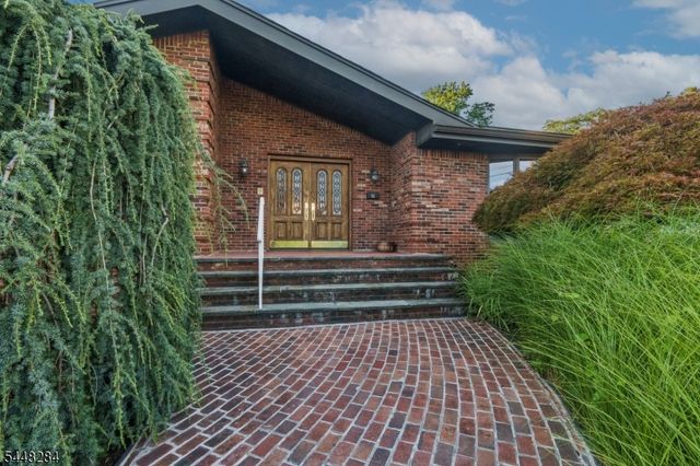8 Cracco Ln, Wayne Twp., NJ 07470