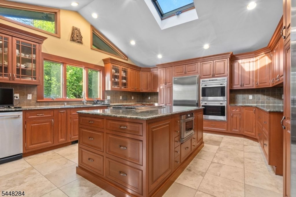 8 Cracco Ln, Wayne Twp., NJ 07470 — photo 2