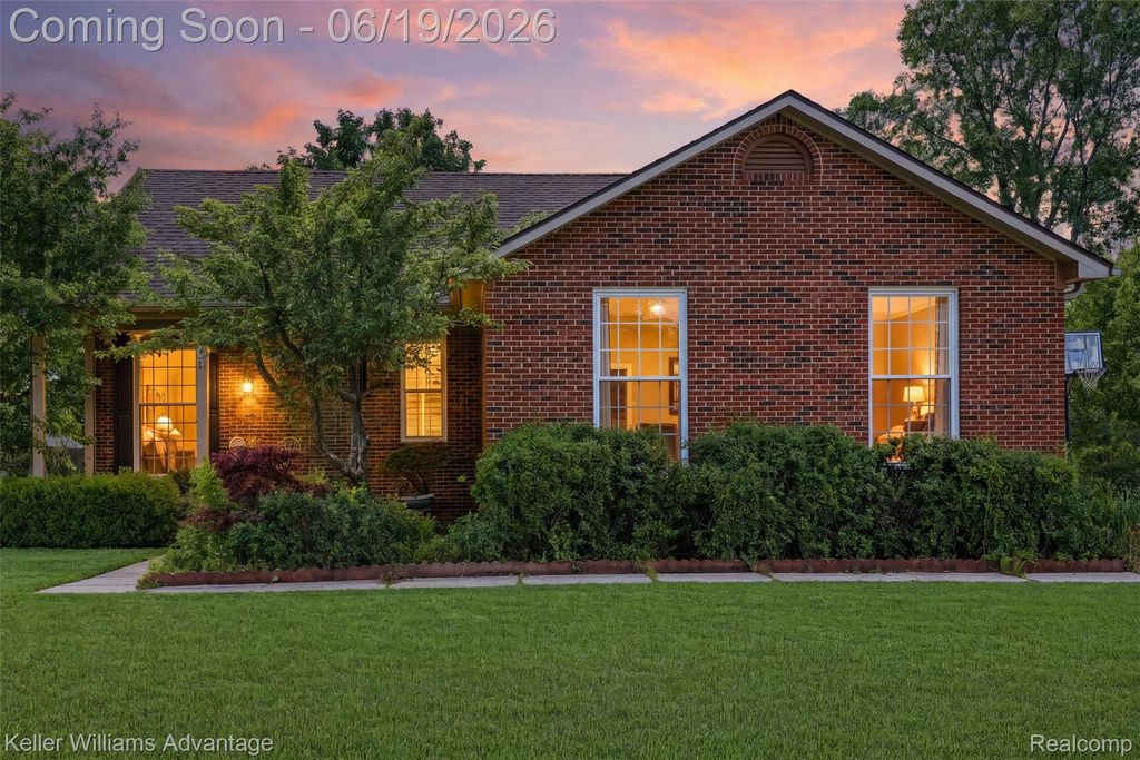 24438 Cote D Nel Drive, Farmington Hills, MI 48336