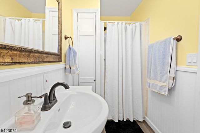 8 Navajo Ave, Parsippany-troy Hills Twp., NJ 07034