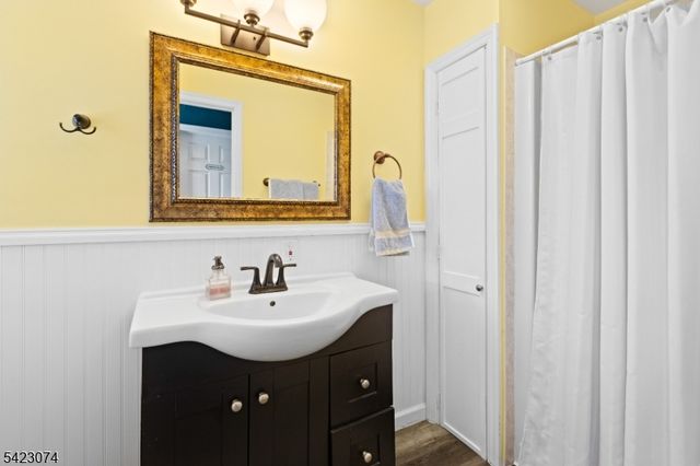 8 Navajo Ave, Parsippany-troy Hills Twp., NJ 07034