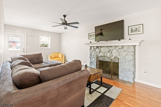 8 Navajo Ave, Parsippany-troy Hills Twp., NJ 07034