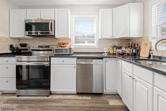 8 Navajo Ave, Parsippany-troy Hills Twp., NJ 07034