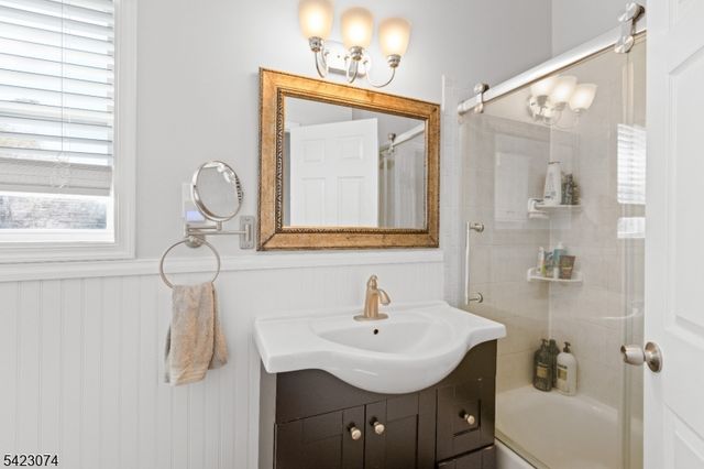 8 Navajo Ave, Parsippany-troy Hills Twp., NJ 07034