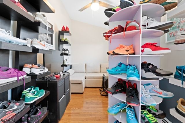 8 Navajo Ave, Parsippany-troy Hills Twp., NJ 07034