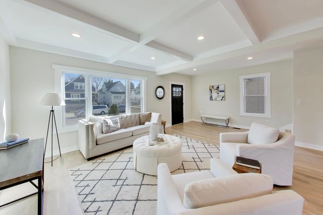 6730 W Dakin Street, Chicago, IL 60634