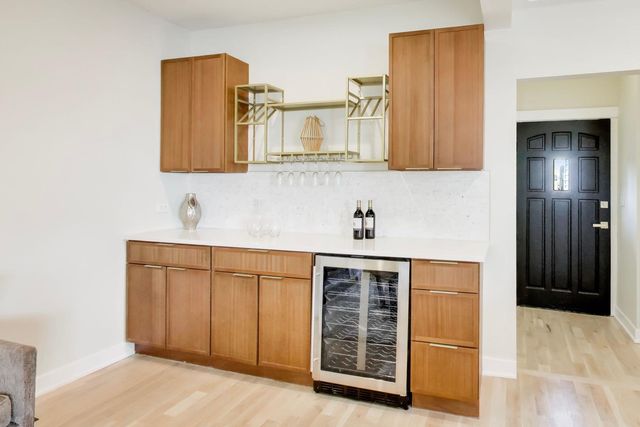 6730 W Dakin Street, Chicago, IL 60634