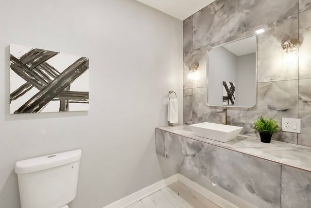 6730 W Dakin Street, Chicago, IL 60634