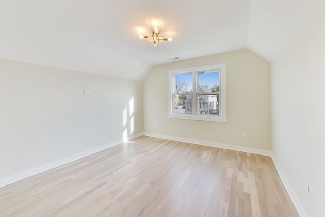 6730 W Dakin Street, Chicago, IL 60634