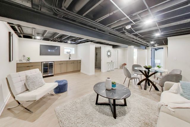 6730 W Dakin Street, Chicago, IL 60634