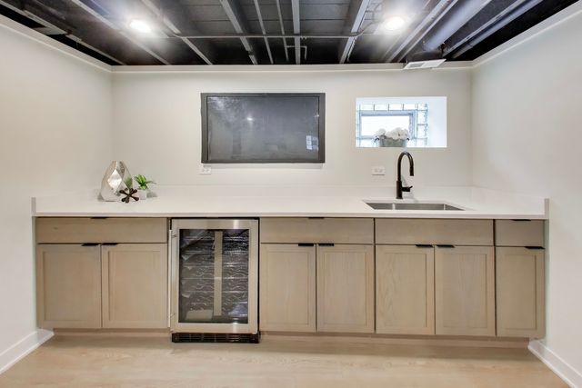 6730 W Dakin Street, Chicago, IL 60634