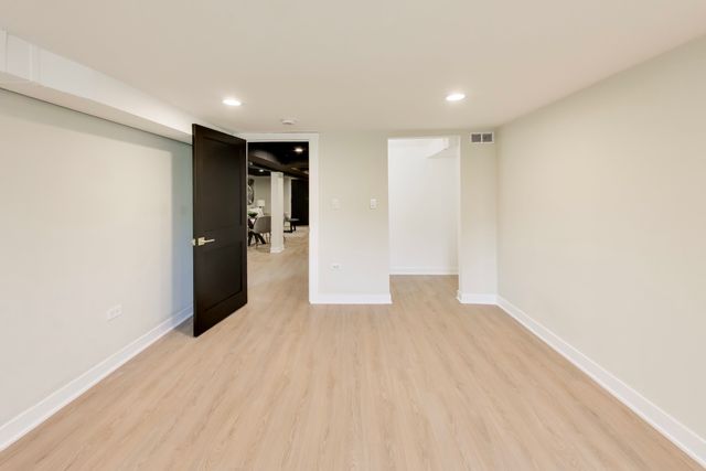 6730 W Dakin Street, Chicago, IL 60634