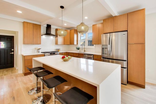 6730 W Dakin Street, Chicago, IL 60634