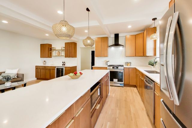 6730 W Dakin Street, Chicago, IL 60634