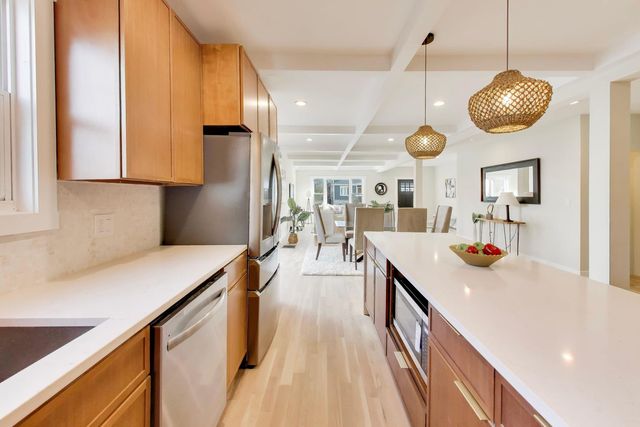 6730 W Dakin Street, Chicago, IL 60634