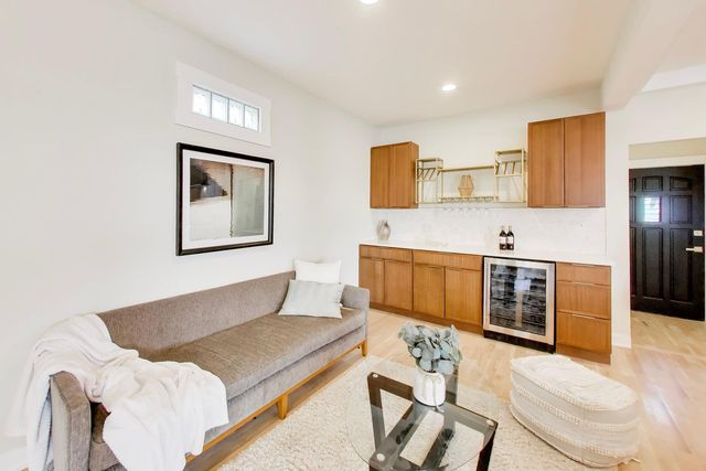 6730 W Dakin Street, Chicago, IL 60634