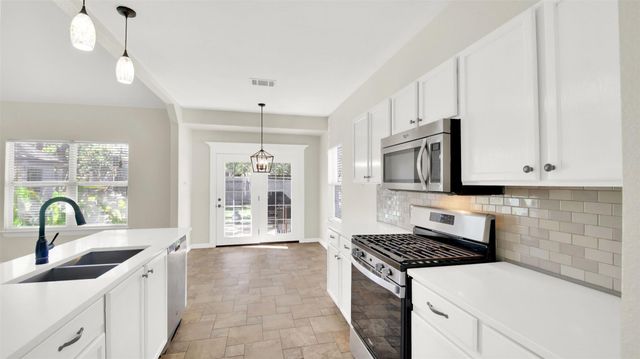 1613 Country Squire DR, Cedar Park, TX 78613