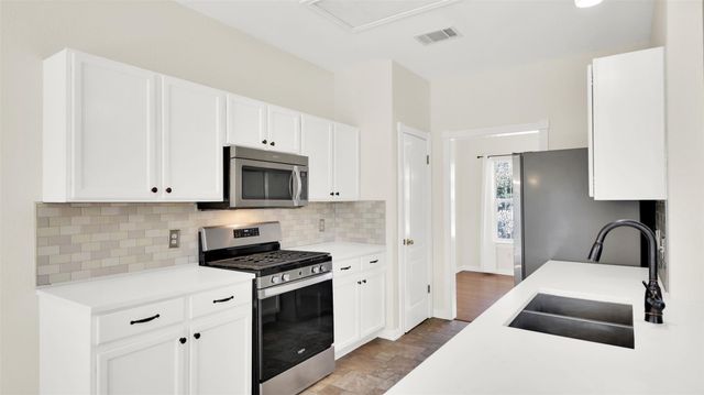 1613 Country Squire DR, Cedar Park, TX 78613